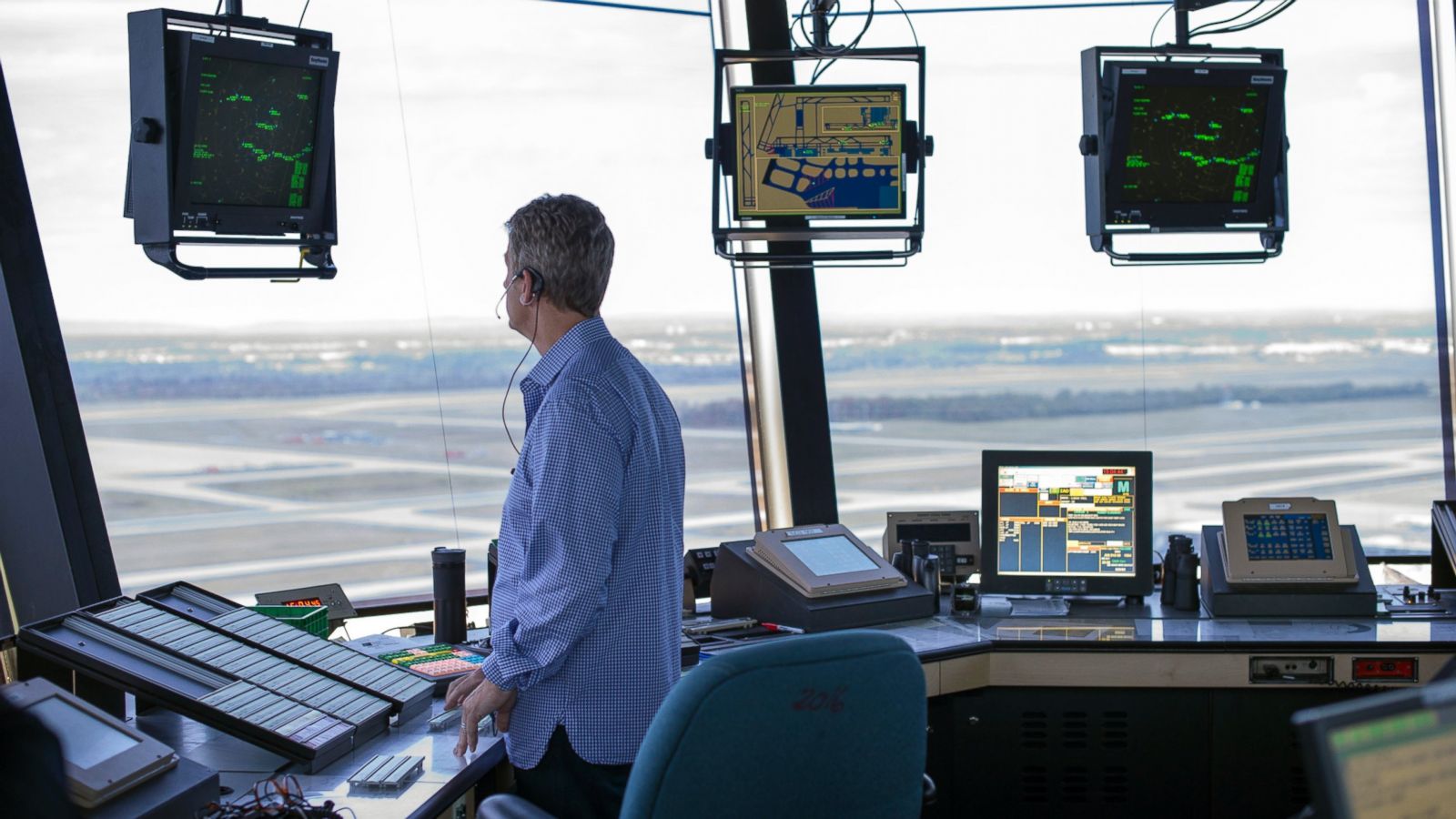 Air traffic controller proposes girlfriend